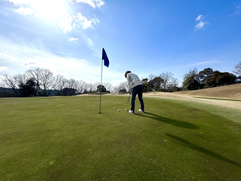パター上達が、ゴルフスコアアップの鍵?地味練習を克服してパターの打ち方をマスターしよう(オルタイムゴルフ ゴルフスクール 名古屋 港区)