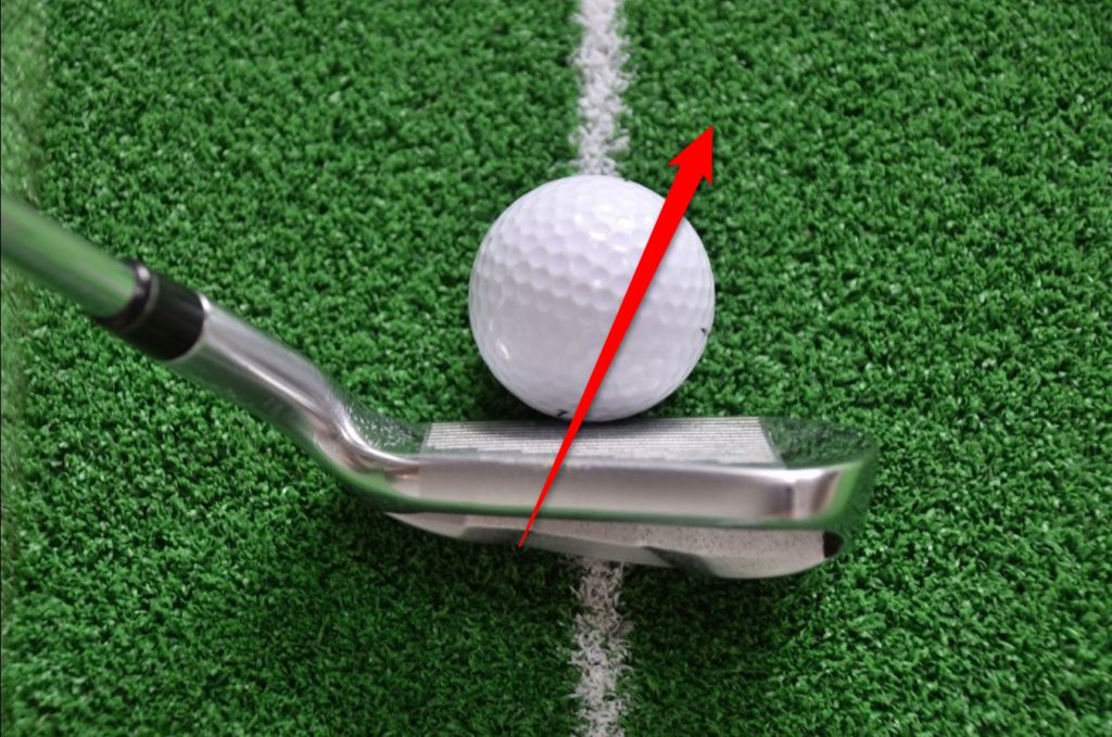 ゴルフボールがクラブに当たる際の角度